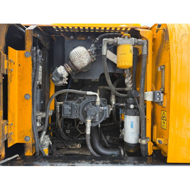 2017 JCB JS220LC-44686112