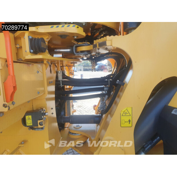 2018 فولفو L260H-44686501