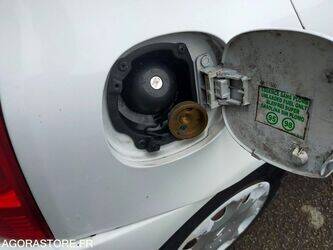 2007-renault-clio-1400535-44701575