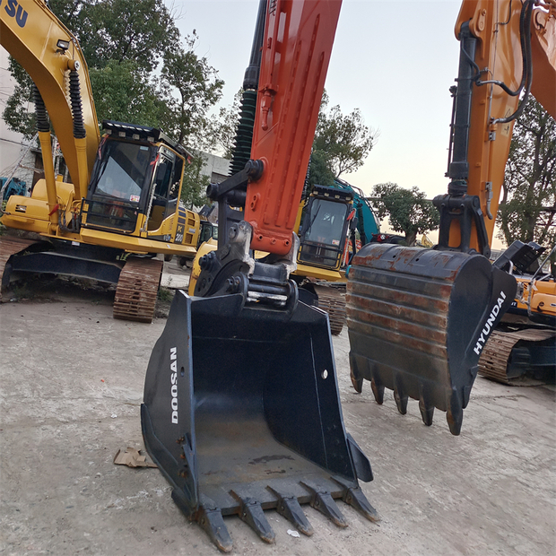 2023 Doosan DX300-44701905
