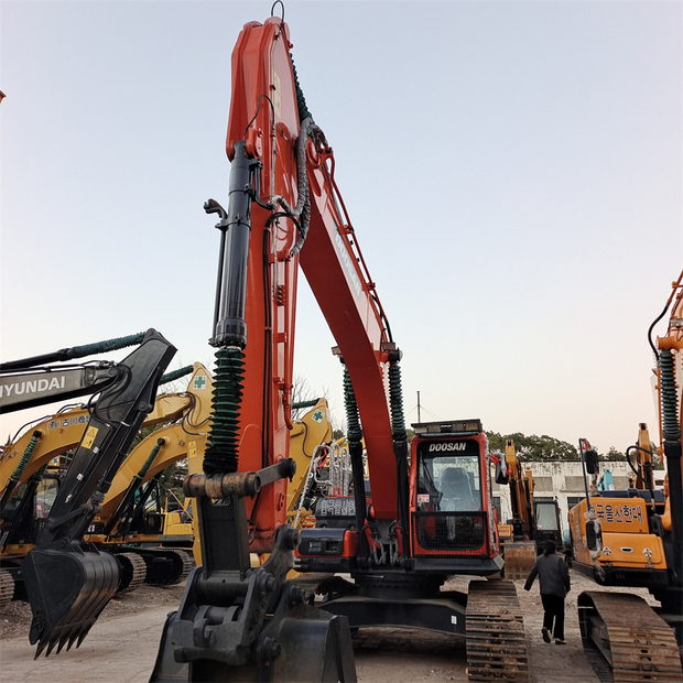 2023 Doosan DX300-44701908