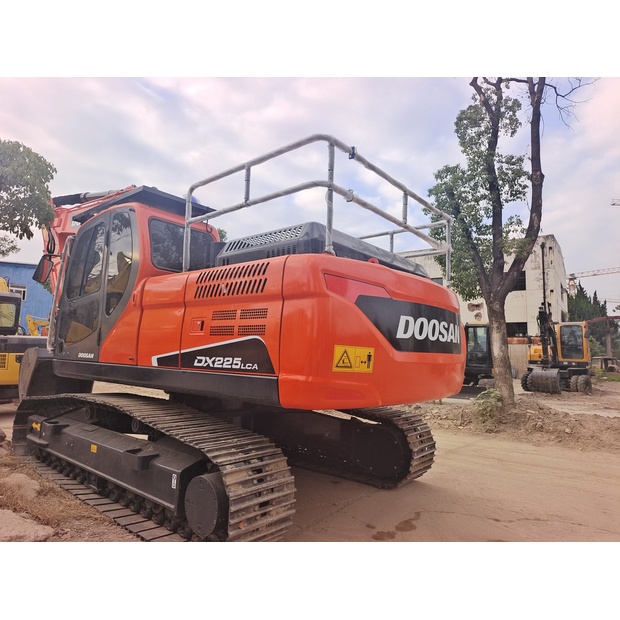 2023 Doosan DX225-44702088