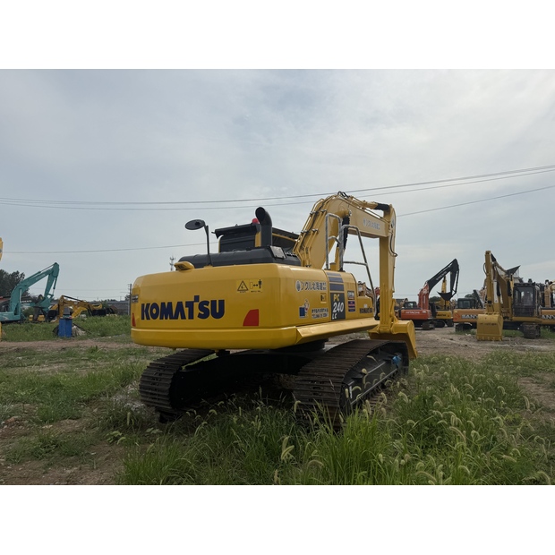 2024 كوماتسو PC240-8-44705624