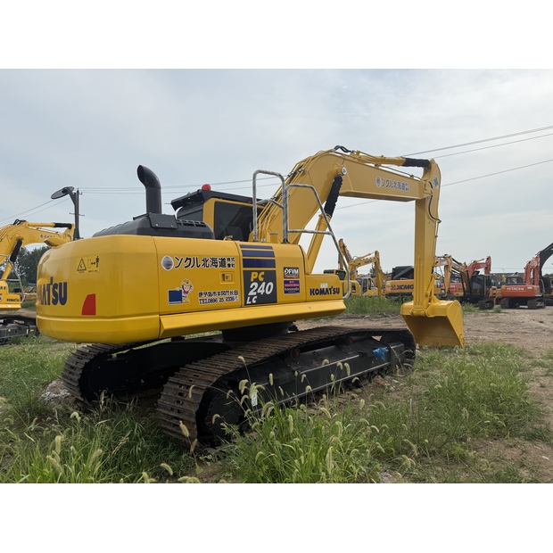 2024 كوماتسو PC240-8-44705625
