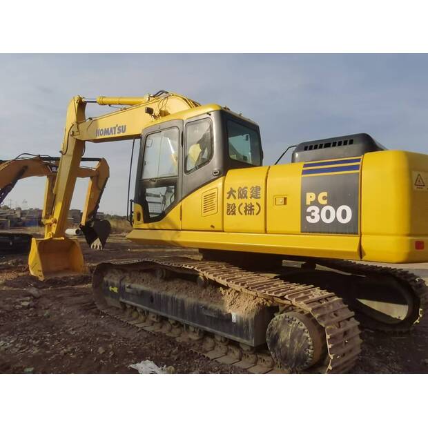 2023 Komatsu PC300-7-44705631