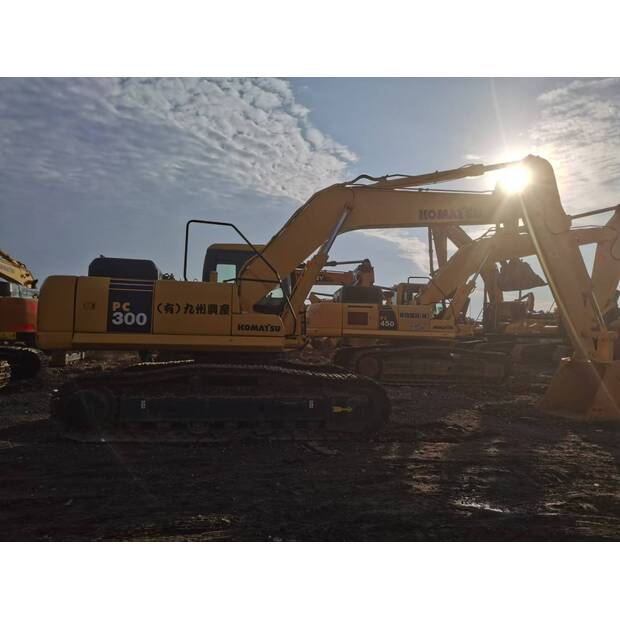 2023 Komatsu PC300-7-44705632