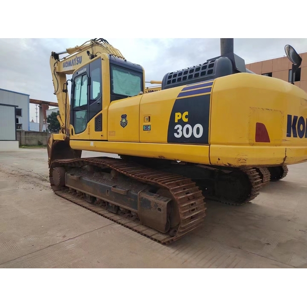 2022 Komatsu PC300-8-44705635