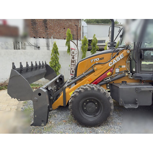 2025 CASE 770NX MAGNUM-44707191