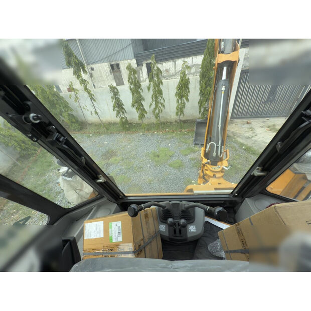 2025 CASE 770NX MAGNUM-44707207