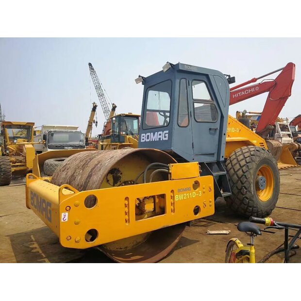 2021 BOMAG 211D-44711484