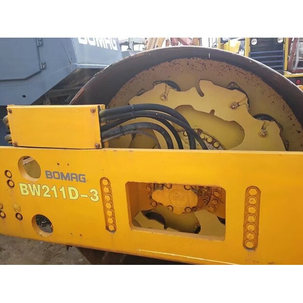 2021 BOMAG 211D-44711488