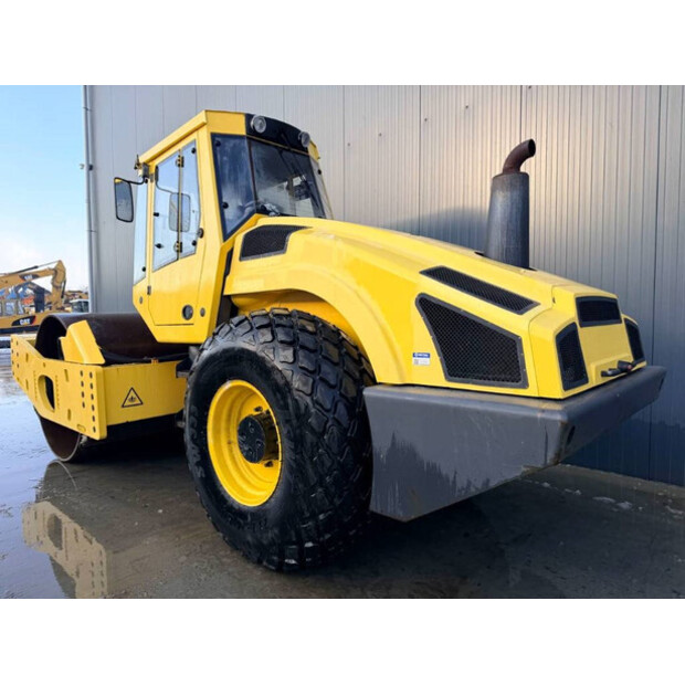 2007 بوماج BW216D-4-44711833