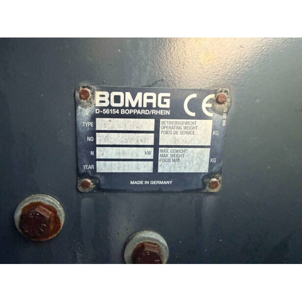 2007 بوماج BW216D-4-44711840