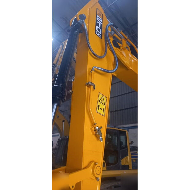 2025 جيه سي بي JS210 LC-44713586