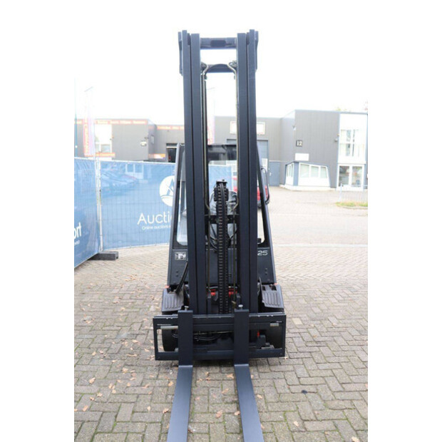 2002 Linde E25-02-44715512