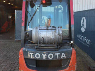 2019-toyota-02-8fgf18-1401186-44716016