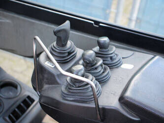 2019-toyota-02-8fgf18-1401186-44716037