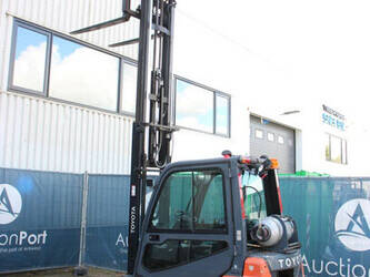 2019-toyota-02-8fgf18-1401186-44716043