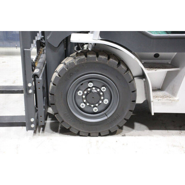 2021 Still RC42-40-44716970