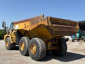 صورة ل شاحنات قلابة مفصلية 2012 كاتربيلر 730