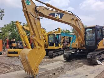 صورة ل حفارات مجنزرة 2024 كاتربيلر 320CL