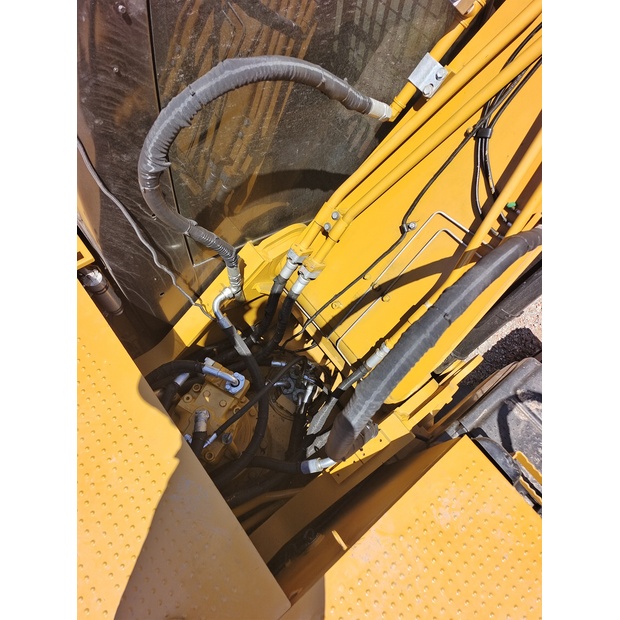 2024 Caterpillar 324D2L-44733403