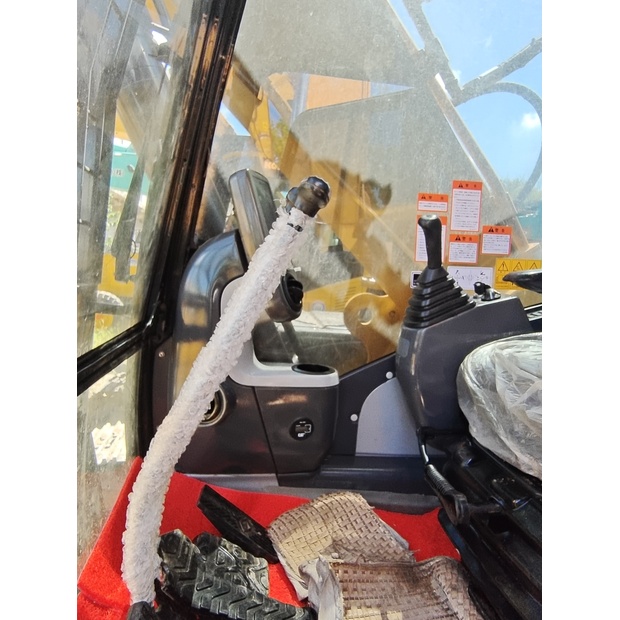 2024 Caterpillar 324D2L-44733412