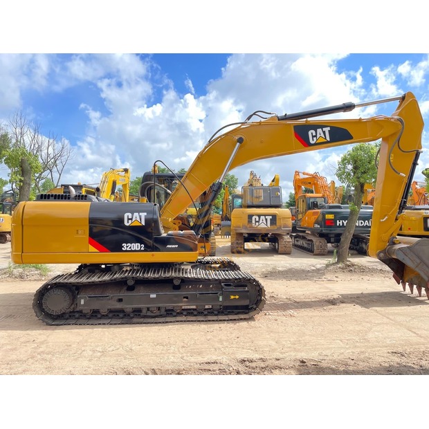 2023 Caterpillar 320D-44733648