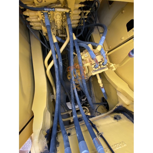 2021 كوماتسو PC270-44733878