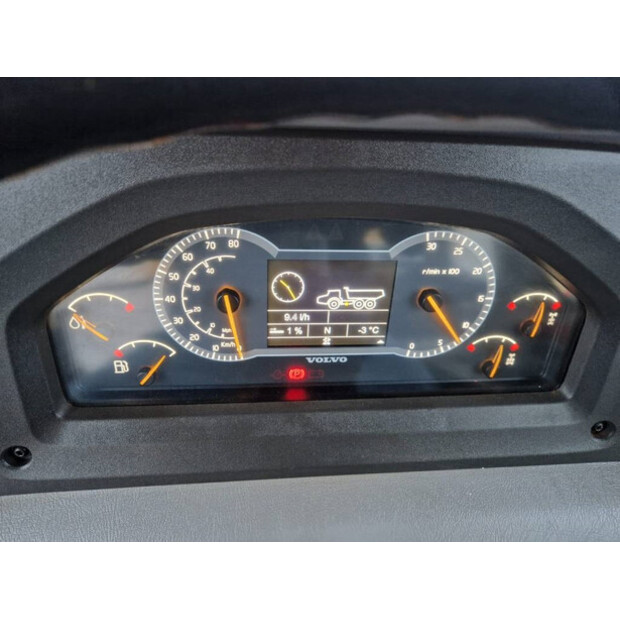 2013 فولفو A25F-44733984