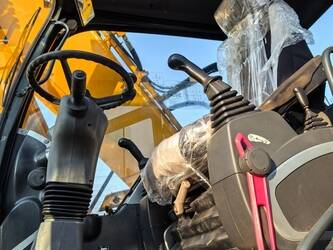 2021-hyundai-r210w-7-1401487-44734455