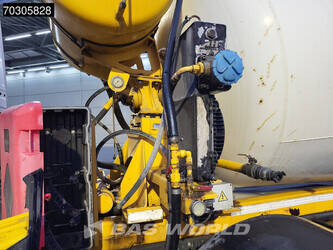 2018-mercedes-benz-arocs-3240-1401515-44735370