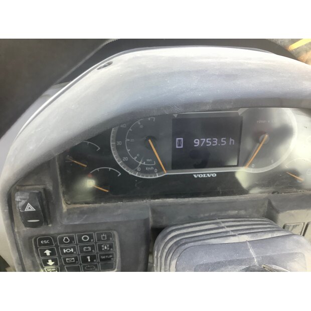 2017 Volvo L110H-44743711