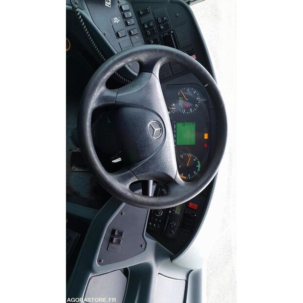 Mercedes-Benz INTOURO-44751558