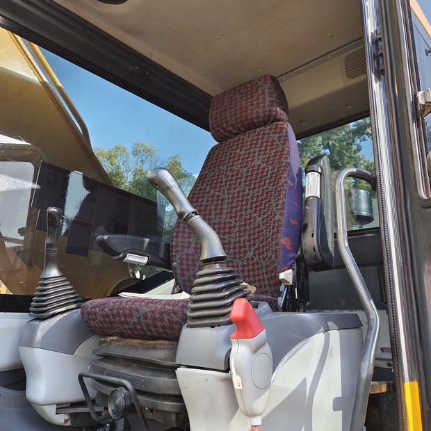 2024 Komatsu PC220-6-44752286