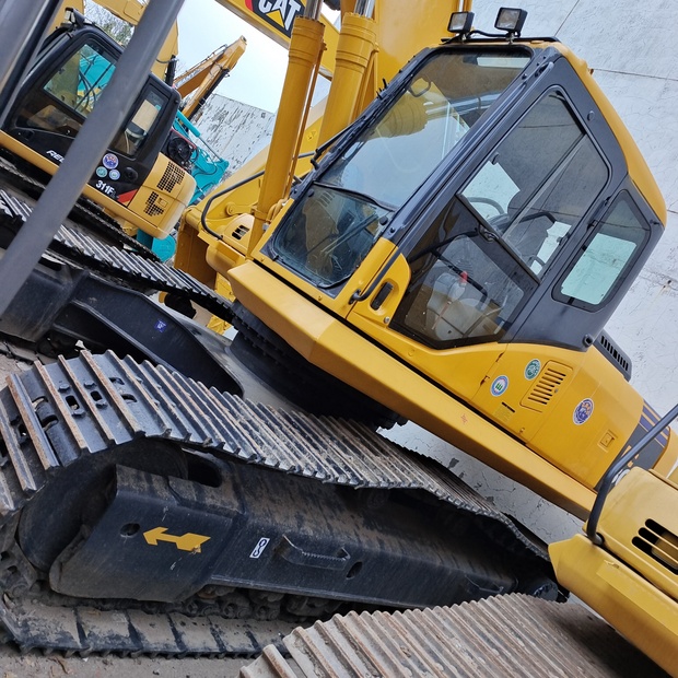 2024 Komatsu PC300-8-44752335