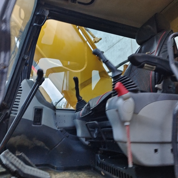 2024 Komatsu PC300-8-44752337