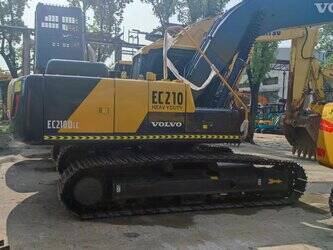 صورة ل حفارات مجنزرة 2024 فولفو EC210D