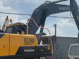 صورة ل حفارات مجنزرة 2024 فولفو EC240BLC
