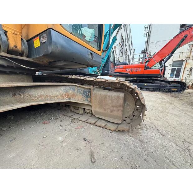 2023 Hyundai 215LC-9T-44752668