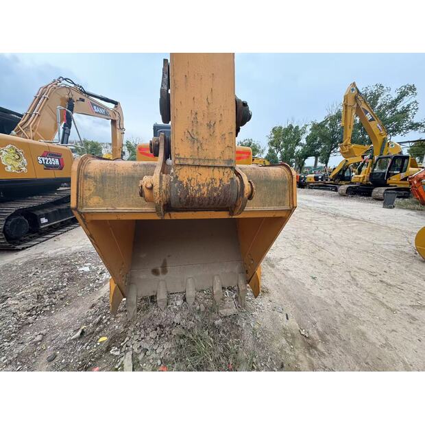 2023 Hyundai 215LC-9T-44752671