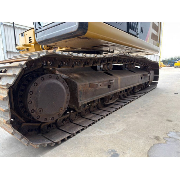 2016 Caterpillar 320FL-44768338
