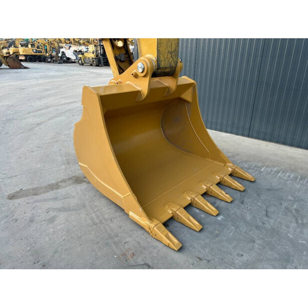 2016 Caterpillar 323FL-44768396