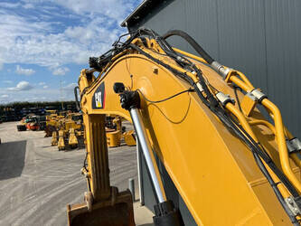 2017-caterpillar-352f-1401902-44768604