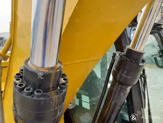 2021-caterpillar-320-1396071-44784253