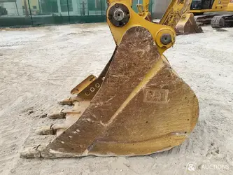 2021-caterpillar-320-1396071-44784289