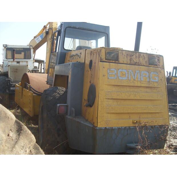 2021 بوماج 217D-44784820