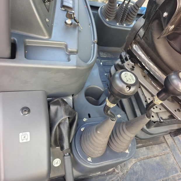 2024 ليوكونج CLG777A-44784910