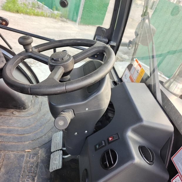 2024 ليوكونج CLG777A-44784912