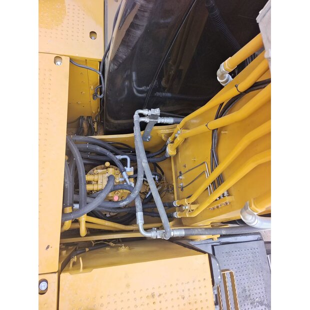 2024 Caterpillar 320D2-44785976